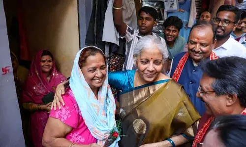 नई जीएसटी दरें लागू; किराने का सामान, दवाइयां, इलेक्ट्रॉनिक सामान, कारें सस्ती