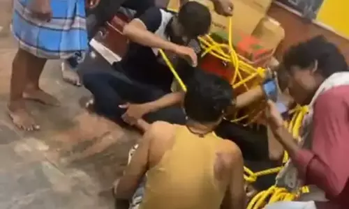 दशहरा रथ निर्माण स्थल में बिरयानी खाने लगा युवक, जमकर हुई धुनाई