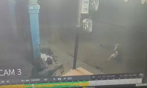 गुहार लगाने के बावजूद नहीं मिली पुलिस सुरक्षा, पिता और बेटे का हुआ मर्डर गुहार लगाने के बावजूद नहीं मिली पुलिस सुरक्षा, पिता और बेटे का हुआ मर्डर