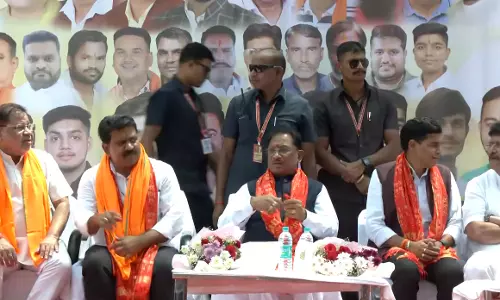 CM साय ने डोंगरगढ़ दर्शन के लिए बसों को दिखाई हरी झंडी CM साय ने डोंगरगढ़ दर्शन के लिए बसों को दिखाई हरी झंडी