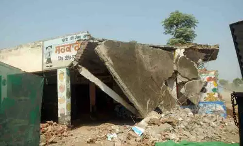सड़क चौड़ीकरण परियोजना के लिए ध्वस्त किए गए Kallomahal School को खंडहर में फिर से खोला गया