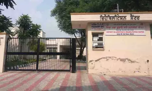 Pathankot पुलिस गांवों में घूम रही, नशे के आदी लोगों की पहचान कर रही है