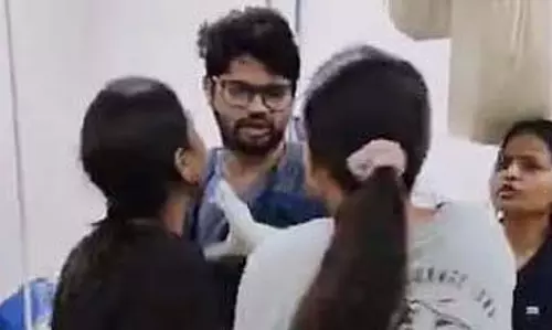 MP : शहडोल मेडिकल कॉलेज की इंटर्न को लेबर रूम में सीनियर से बदसलूकी के आरोप में निलंबित किया गया MP : शहडोल मेडिकल कॉलेज की इंटर्न को लेबर रूम में सीनियर से बदसलूकी के आरोप में निलंबित किया गया