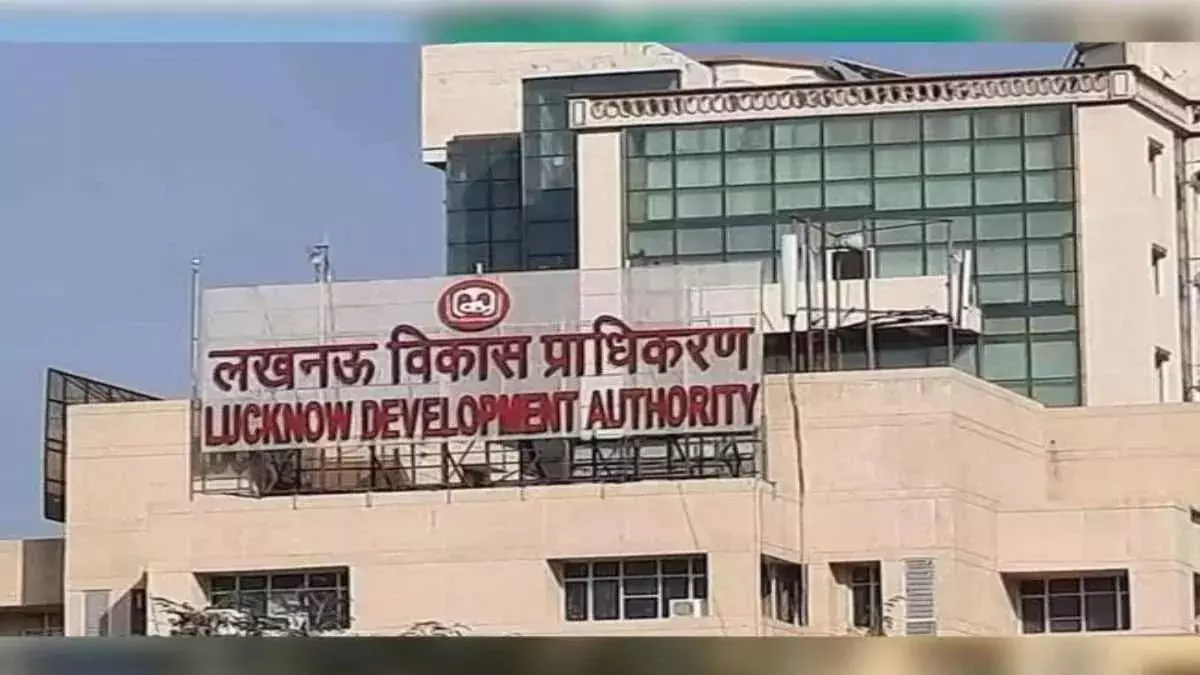 Lucknow: LDA ने गोमती नगर में अवैध निर्माण हटाया Lucknow: LDA ने गोमती नगर में अवैध निर्माण हटाया