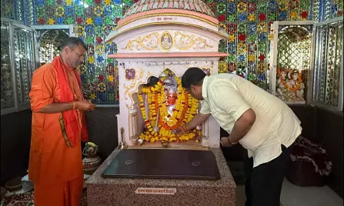 Jaipur: वन राज्यमंत्री ने करणी माता मंदिर में पूजा-अर्चना की Jaipur: वन राज्यमंत्री ने करणी माता मंदिर में पूजा-अर्चना की