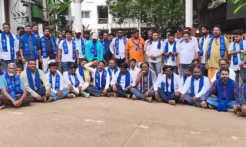 Dharwad : अंबेडकर प्रतिमा की पुनर्स्थापना की मांग Dharwad : अंबेडकर प्रतिमा की पुनर्स्थापना की मांग