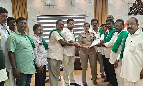 Vijayanagar : राशन के चावल की बड़े पैमाने पर तस्करी का संदेह Vijayanagar : राशन के चावल की बड़े पैमाने पर तस्करी का संदेह