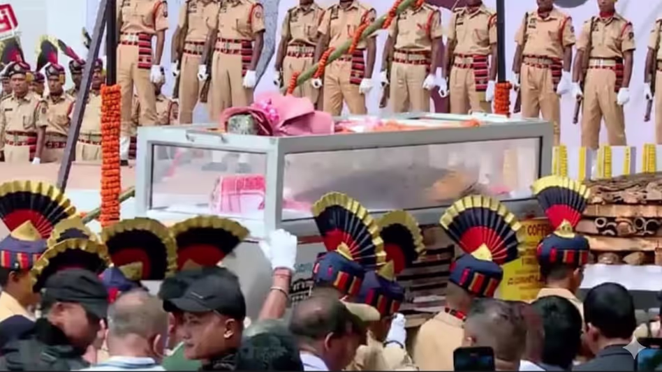 Assam : ज़ुबीन गर्ग की अंतिम यात्रा में श्मशान स्थल पर भारी जन श्रद्धांजलि Assam : ज़ुबीन गर्ग की अंतिम यात्रा में श्मशान स्थल पर भारी जन श्रद्धांजलि