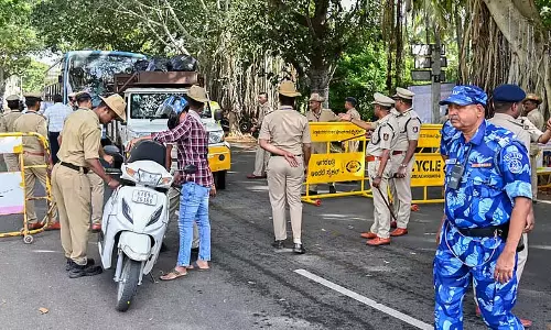 चामुंडी हिल्स के चारों ओर पुलिस की घेराबंदी: उन्होंने उत्सव का माहौल बिगाड़ दिया