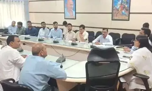 कलेक्टर खफा, महिला पार्षदों के पतियों को लगाई फटकार, जानें कारण कलेक्टर खफा, महिला पार्षदों के पतियों को लगाई फटकार, जानें कारण