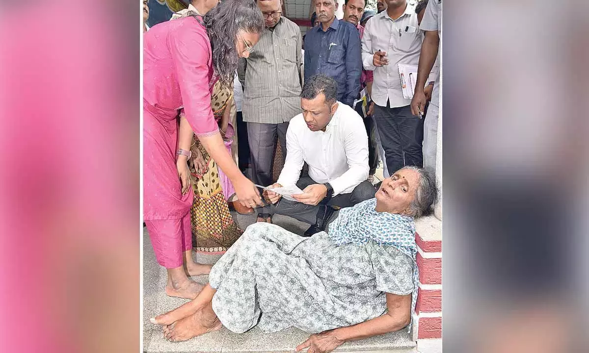 Andhra: कलेक्टर ने दिखाई मानवता