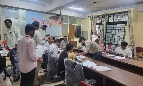 Shivamogga : लोकायुक्त पुलिस ने तहसीलदार कार्यालयों पर मारा छापा Shivamogga : लोकायुक्त पुलिस ने तहसीलदार कार्यालयों पर मारा छापा