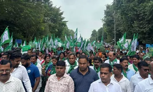 ओडिशा विधानसभा घेराव के प्रयास के दौरान BJD कार्यकर्ताओं की पुलिस से झड़प