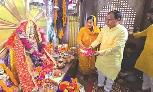 Haridwar: सुरेश्वरी मंदिर में धन सिंह रावत ने अर्चना और प्रार्थना की Haridwar: सुरेश्वरी मंदिर में धन सिंह रावत ने अर्चना और प्रार्थना की