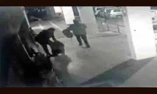 Chandigarh: ज्वेलरी स्टोर में डकैती के प्रयास को गार्ड ने किया विफल Chandigarh: ज्वेलरी स्टोर में डकैती के प्रयास को गार्ड ने किया विफल