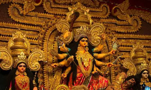 Kolkata: बंगाल में मंगलवार से दुर्गा पूजा की छुट्टियों का आगाज