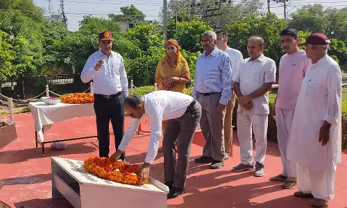 Sirsa: शहीदी दिवस पर शहीदों को दी भावपूर्ण श्रद्धांजलि Sirsa: शहीदी दिवस पर शहीदों को दी भावपूर्ण श्रद्धांजलि