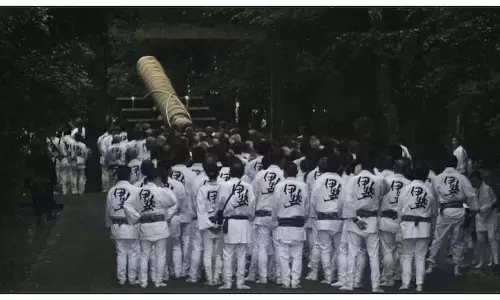 Japan के पवित्र ईसे मंदिर का प्राचीन परंपरा के अनुसार हर 20 साल में पुनर्निर्माण किया जाता है