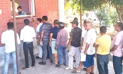 Sikkim : काकरविट्टा में सीमा शुल्क कार्यालय फिर से खुला, भारत से वाहनों के प्रवेश की अनुमति Sikkim : काकरविट्टा में सीमा शुल्क कार्यालय फिर से खुला, भारत से वाहनों के प्रवेश की अनुमति