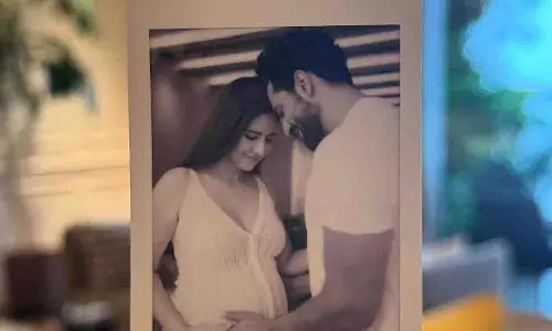 शादी के 3.5 साल बाद कैटरीना ने बेबी बंप फ्लॉन्ट किया शादी के 3.5 साल बाद कैटरीना ने बेबी बंप फ्लॉन्ट किया