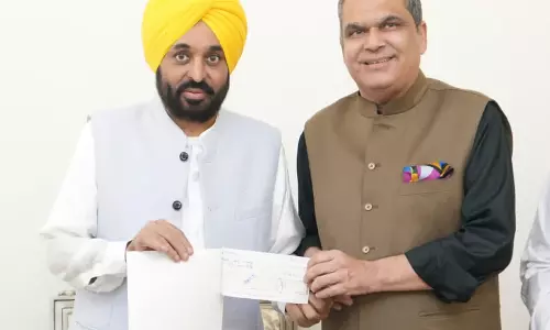 पंजाब के मंत्री संजीव अरोड़ा और उद्योगपतियों ने सीएम भगवंत मान से मुलाकात की पंजाब के मंत्री संजीव अरोड़ा और उद्योगपतियों ने सीएम भगवंत मान से मुलाकात की