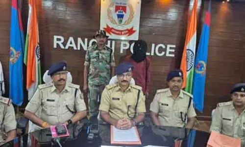 पुलिस पेट्रोलिंग पार्टी पर अंधाधुंध फायरिंग का आरोपी गिरफ्तार, हथियार बरामद