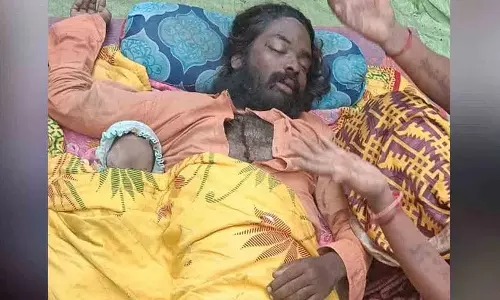 Nizamabad में हादसा.. दीवार गिरने से पिता और डेढ़ महीने के बच्चे की मौत