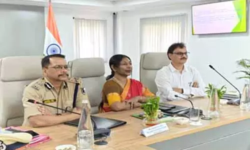 विधानसभा चुनाव को लेकर बिहार-झारखंड के सीमावर्ती जिलों के अधिकारियों की बैठक विधानसभा चुनाव को लेकर बिहार-झारखंड के सीमावर्ती जिलों के अधिकारियों की बैठक