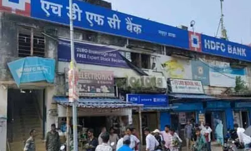 देवघर बैंक डकैती: 2 करोड़ की लूट, अपराधी फरार देवघर बैंक डकैती: 2 करोड़ की लूट, अपराधी फरार
