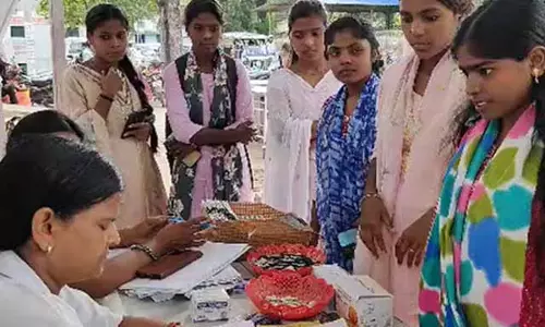 हजारीबाग में किशोरियों के लिए स्वास्थ्य जांच शिविर का आयोजन, बांटे जा रहे मुफ्त सेनेटरी पैड