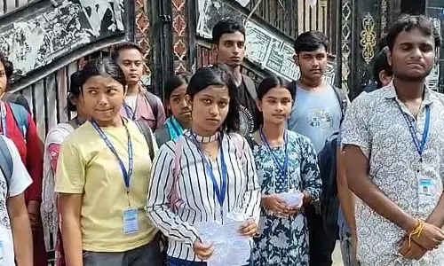 TMCP ने यूनियन रूम फीस को लेकर बालुरघाट कॉलेज के छात्रों के विरोध प्रदर्शन में बाधा डाली