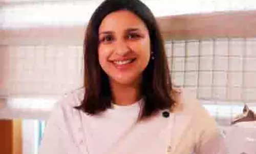 माँ बनने वाली हैं परिणीति चोपड़ा, पहली बार दिखा बेबी बंप