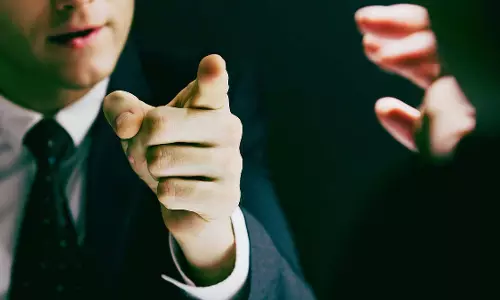 व्यापारिक साझेदारों के बीच झगड़ा, चाकू से हमला कर एक को घायल किया व्यापारिक साझेदारों के बीच झगड़ा, चाकू से हमला कर एक को घायल किया