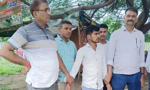 नारदीगंज अंचल अधिकारी कार्यालय के निजी मुंशी 19 हजार की रिश्वत लेते गिरफ्तार