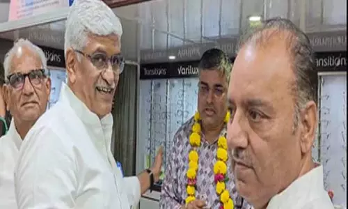 व्यापारियों से मिले गजेंद्र शेखावत, जीएसटी रिफॉर्म्स को बताया मील का पत्थर व्यापारियों से मिले गजेंद्र शेखावत, जीएसटी रिफॉर्म्स को बताया मील का पत्थर
