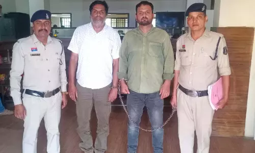 नशीली सिरप प्रकरण में मेडिकल संचालक और सहसंचालक गिरफ्तार नशीली सिरप प्रकरण में मेडिकल संचालक और सहसंचालक गिरफ्तार