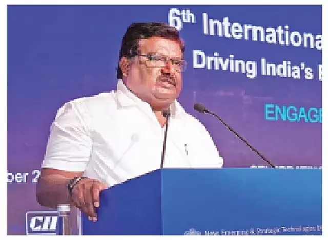 तमिलनाडु सरकार सौर ऊर्जा उत्पादन 10,000 MW बढ़ाने की योजना बना रही है: मंत्री शिवशंकर तमिलनाडु सरकार सौर ऊर्जा उत्पादन 10,000 MW बढ़ाने की योजना बना रही है: मंत्री शिवशंकर