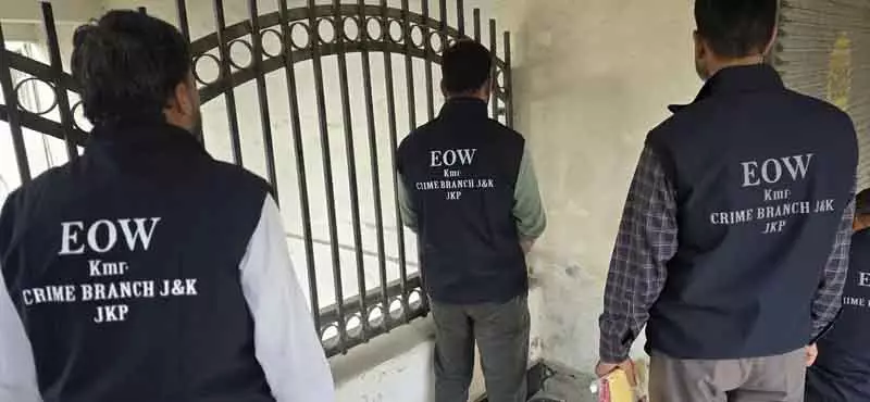 सीबीके ने कश्मीर में करोड़ों रुपये के भूमि मुआवजा घोटाले का भंडाफोड़ किया सीबीके ने कश्मीर में करोड़ों रुपये के भूमि मुआवजा घोटाले का भंडाफोड़ किया