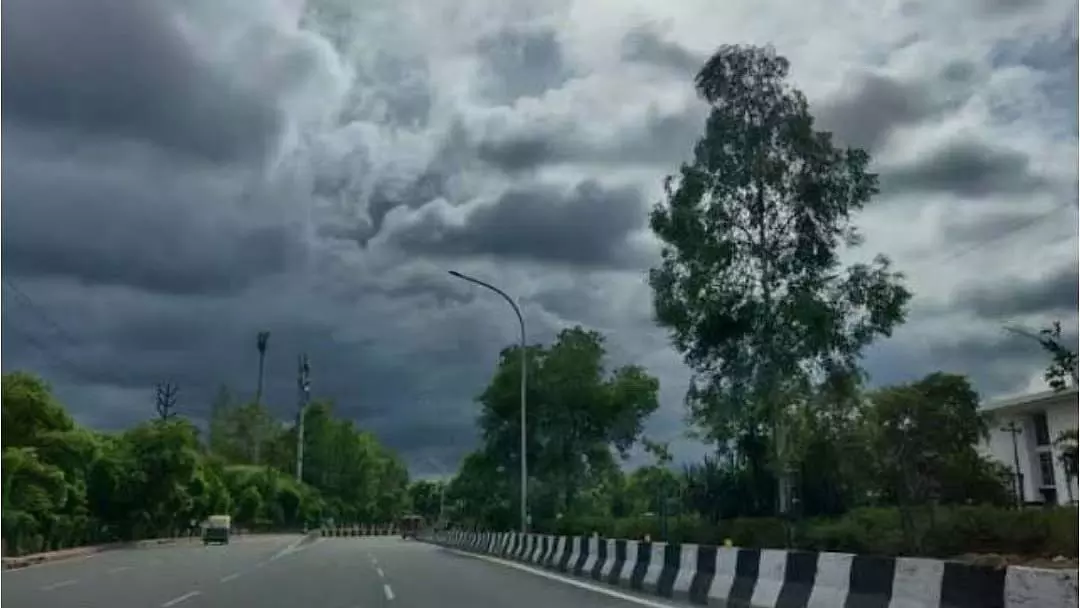 दशहरे तक रहेगा मानसून; बुरहानपुर में आधी रात की बारिश से उर्वरक और भंडारित अनाज को नुकसान दशहरे तक रहेगा मानसून; बुरहानपुर में आधी रात की बारिश से उर्वरक और भंडारित अनाज को नुकसान