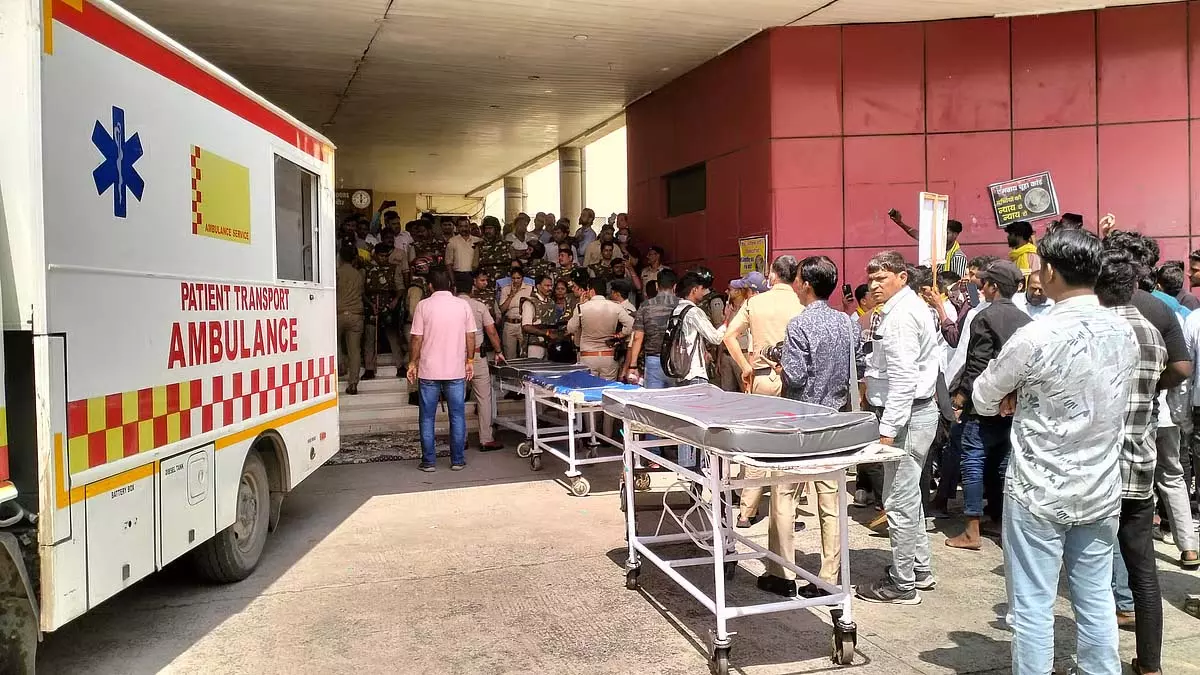 Indore : जयस बनाम एमवाय अस्पताल के डॉक्टरों ने मरीजों को संकट में डाला Indore : जयस बनाम एमवाय अस्पताल के डॉक्टरों ने मरीजों को संकट में डाला