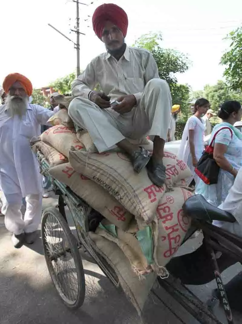 Punjab: बाढ़ से हुई तबाही के बाद, उम्मीद है कि किसान और पशुपालन मेले राहत में सहायक होंगे Punjab: बाढ़ से हुई तबाही के बाद, उम्मीद है कि किसान और पशुपालन मेले राहत में सहायक होंगे
