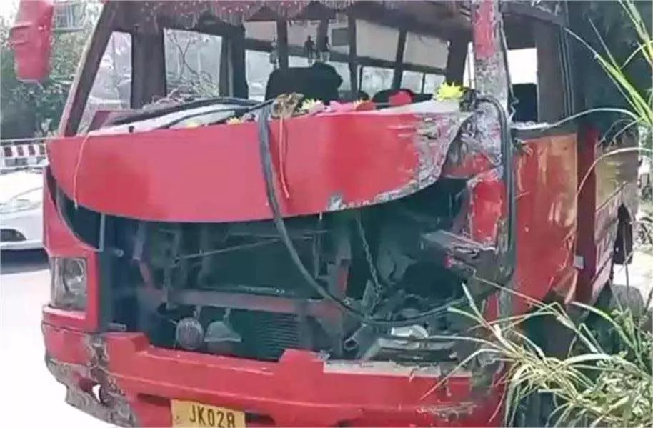 Jammu Kashmir: विक्रम चौक पर भीषण हादसा, आधा दर्जन लोग घायल Jammu Kashmir: विक्रम चौक पर भीषण हादसा, आधा दर्जन लोग घायल