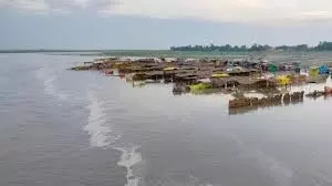 Farrukhabad: केशव नगर में जलस्तर कम, नुकसान अभी भी जारी Farrukhabad: केशव नगर में जलस्तर कम, नुकसान अभी भी जारी