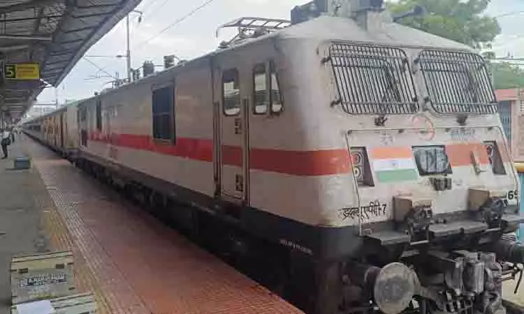 CHENNAI: दक्षिण रेलवे ने दो एक्सप्रेस ट्रेनों में अतिरिक्त डिब्बे जोड़े CHENNAI: दक्षिण रेलवे ने दो एक्सप्रेस ट्रेनों में अतिरिक्त डिब्बे जोड़े