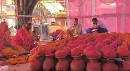 Muzaffarpur: नवरात्रि पर दिखा भक्ति का जोश, पुलिस मंदिर में लगी भीड़ Muzaffarpur: नवरात्रि पर दिखा भक्ति का जोश, पुलिस मंदिर में लगी भीड़