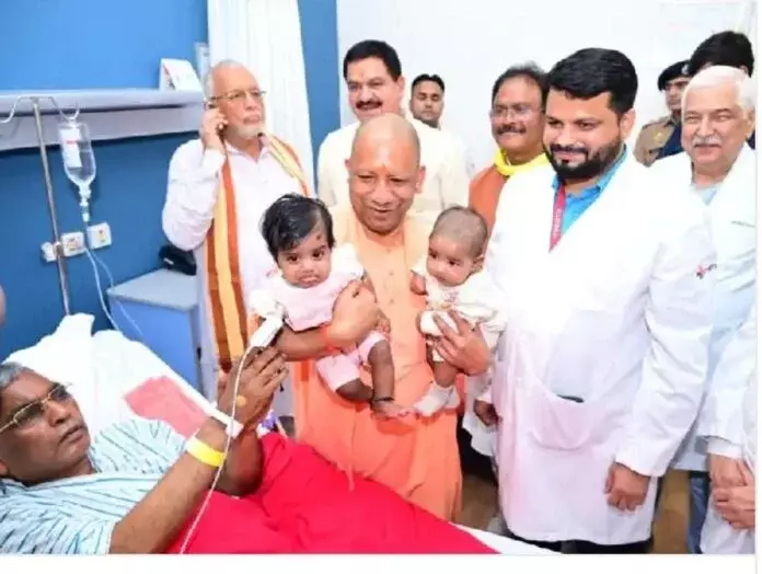 Lucknow: सीएम योगी ने अस्पताल जाकर ओपी राजभर का हाल पूछा Lucknow: सीएम योगी ने अस्पताल जाकर ओपी राजभर का हाल पूछा
