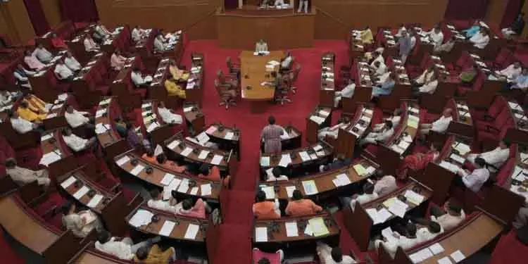 ओडिशा विधानसभा में महिला सुरक्षा को लेकर हंगामा ओडिशा विधानसभा में महिला सुरक्षा को लेकर हंगामा