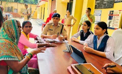 Ballia: एक दिन की सुखपुरा थाना प्रभारी बनीं छात्रा शिवांगी शुक्ला Ballia: एक दिन की सुखपुरा थाना प्रभारी बनीं छात्रा शिवांगी शुक्ला