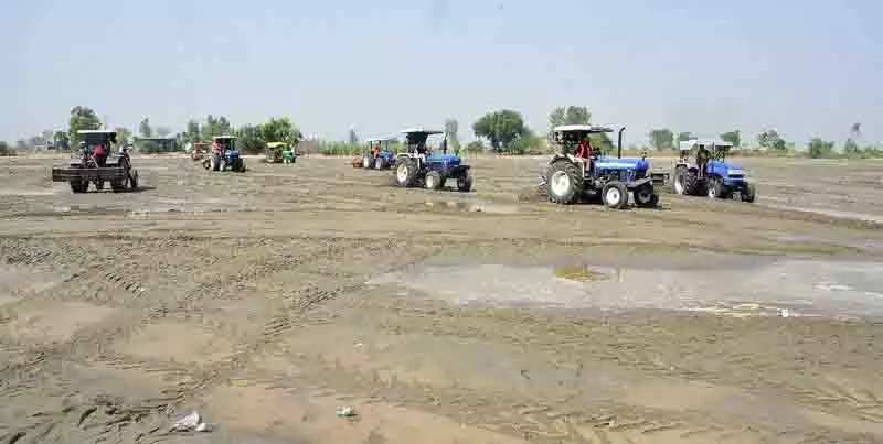 Rajasthan के एक गांव ने बाढ़ राहत के लिए 3.88 लाख रुपये दान किए Rajasthan के एक गांव ने बाढ़ राहत के लिए 3.88 लाख रुपये दान किए