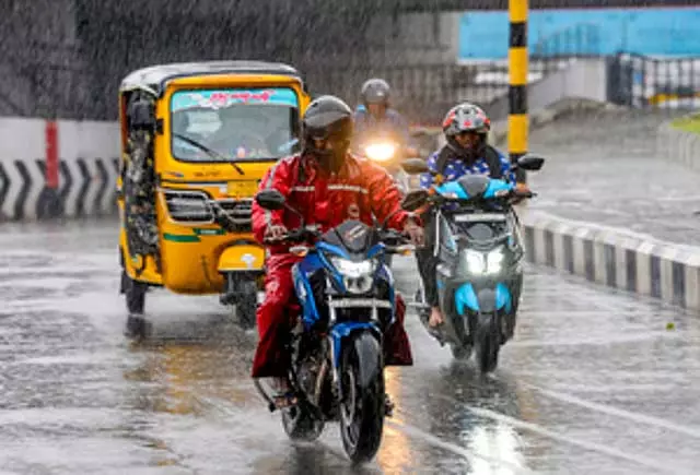Tamil Nadu : कल से 3 दिनों तक भारी बारिश होगी Tamil Nadu : कल से 3 दिनों तक भारी बारिश होगी